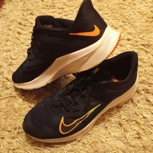 NIKE MENS QUEST 3 RUNNING SHOES SIZE 11